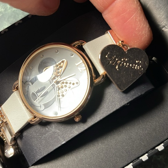 Disney Minnie Mouse watch Rose gold with white strap - NEW in box - Picture 4 of 8